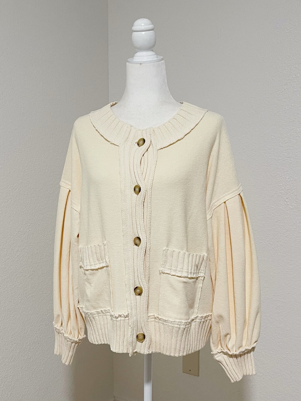 Entro Cream Boho Button Front Cardigan Sweater Top Size Medium